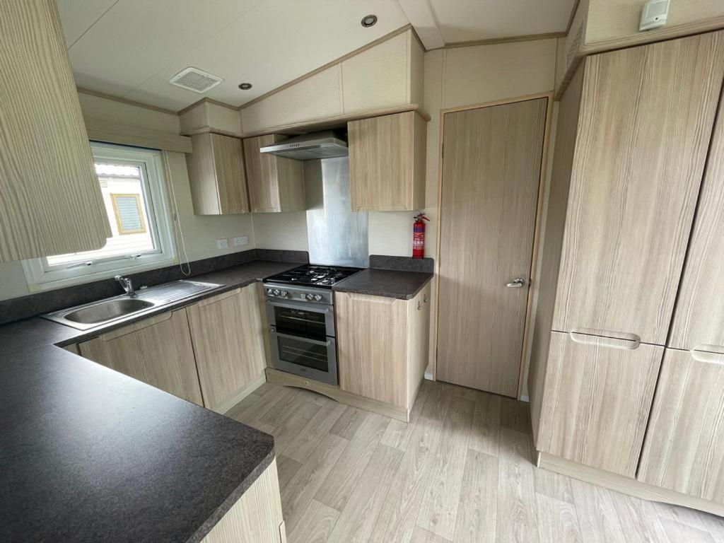 Pg177 Golden Palm 8 Berth Caravan With Decking Appartement